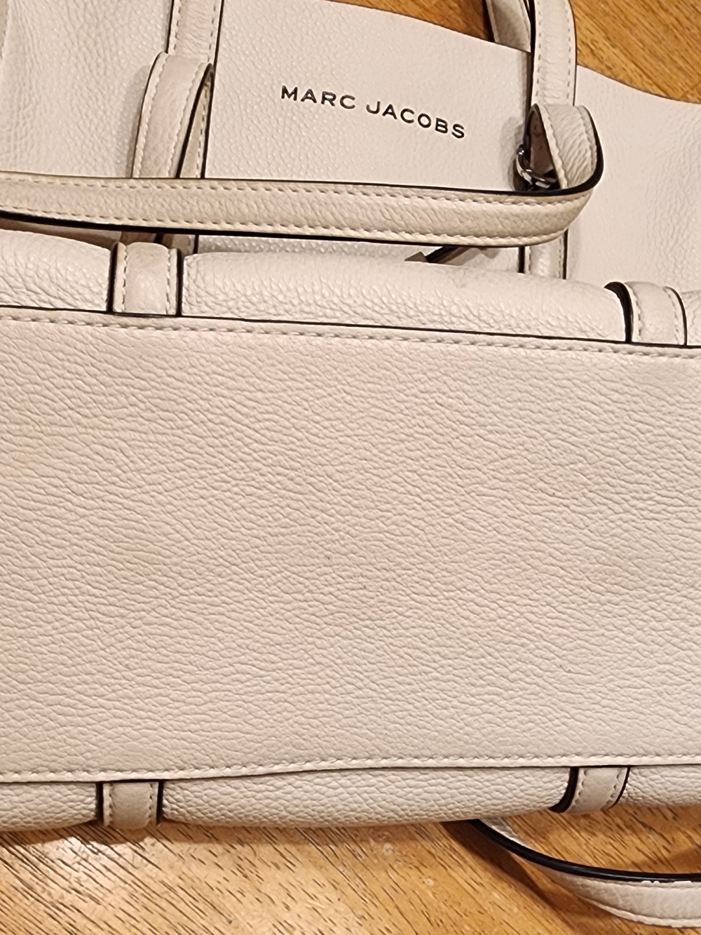 Marc Jacobs The Tag Tote In White Pebbled Leather - Picture 12 of 16